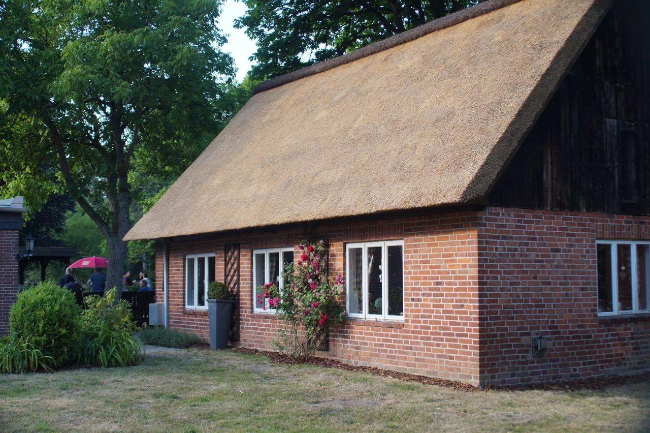 Landhaus Absalonshorst Hotell Groß Grönau Exteriör bild